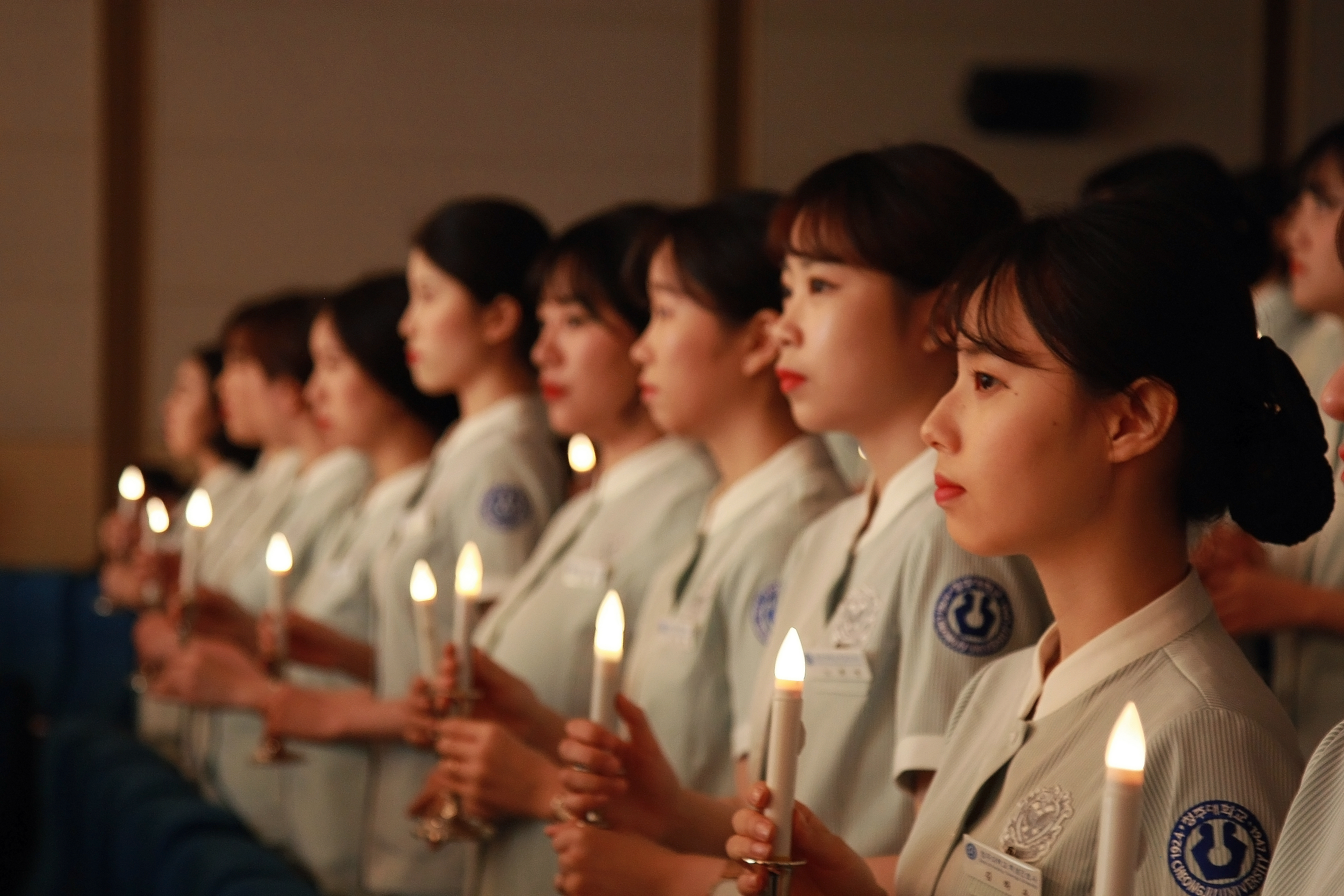 청주대학교 간호학과 2019년 졸업생 95명이 간호사 국가고시에 전원 합격했다. 사진은 간호학과 학생들이 나이팅게일 선서식을 하는 모습.