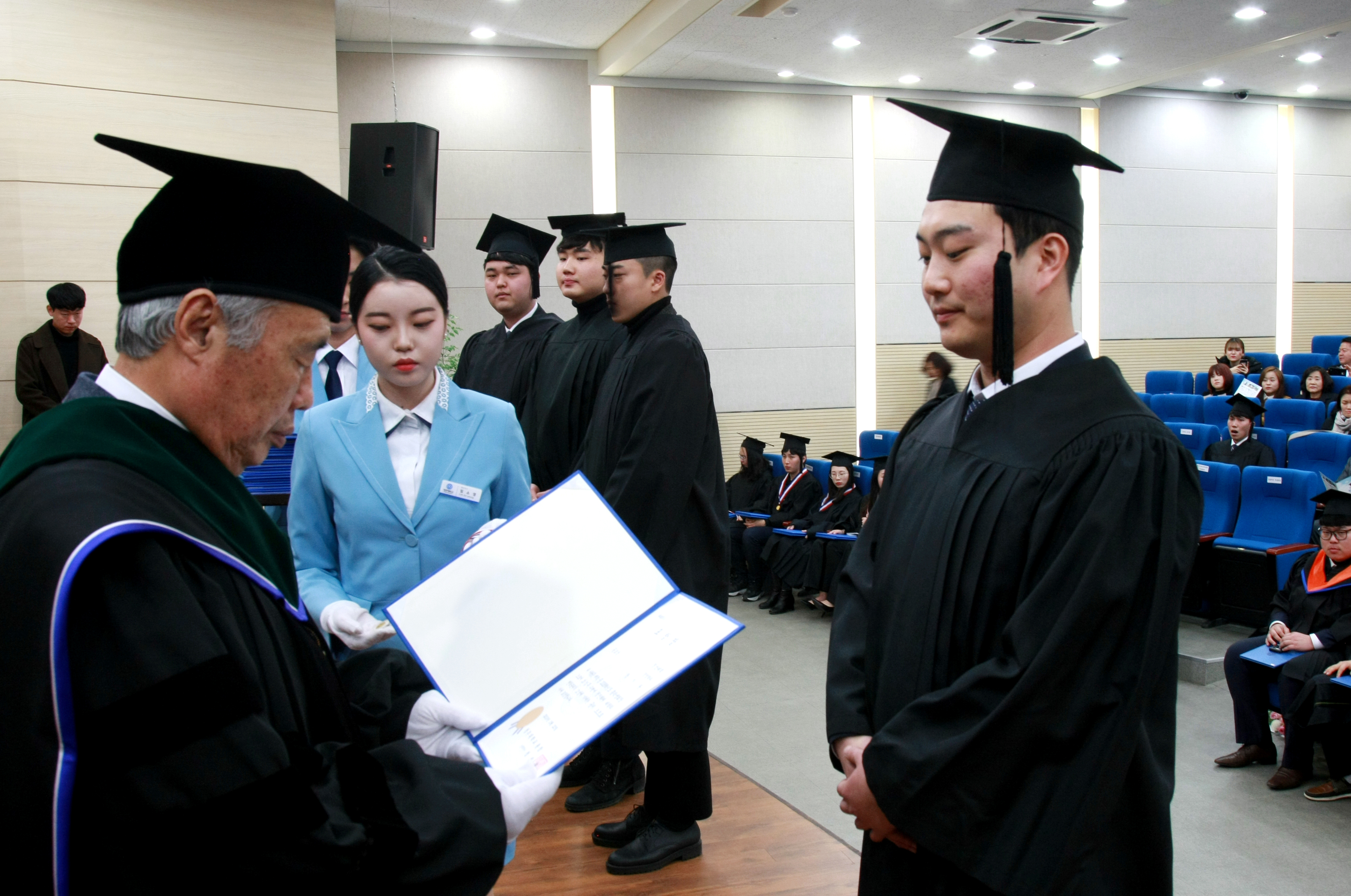 청주대학교는 22일 오후 보건의료과학대학 청암홀에서 2018학년도 전기 학위수여식을 개최했다.