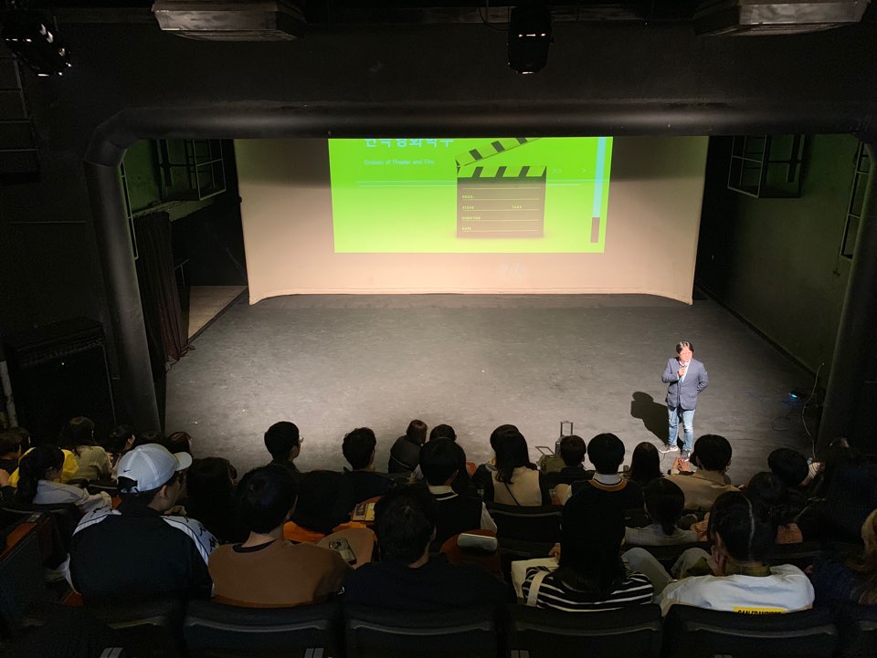 영상예술인 양성을 위한 공립형 대안학교인 경남 밀양영화고등학교 학생들이 청주대학교를 방문, 캠퍼스 투어 등을 진행했다.