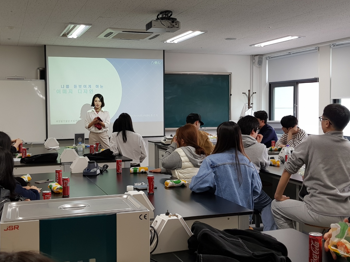 사진은 임상병리학과 4학년 학생들이 강좌에 참여하고 있는 모습.